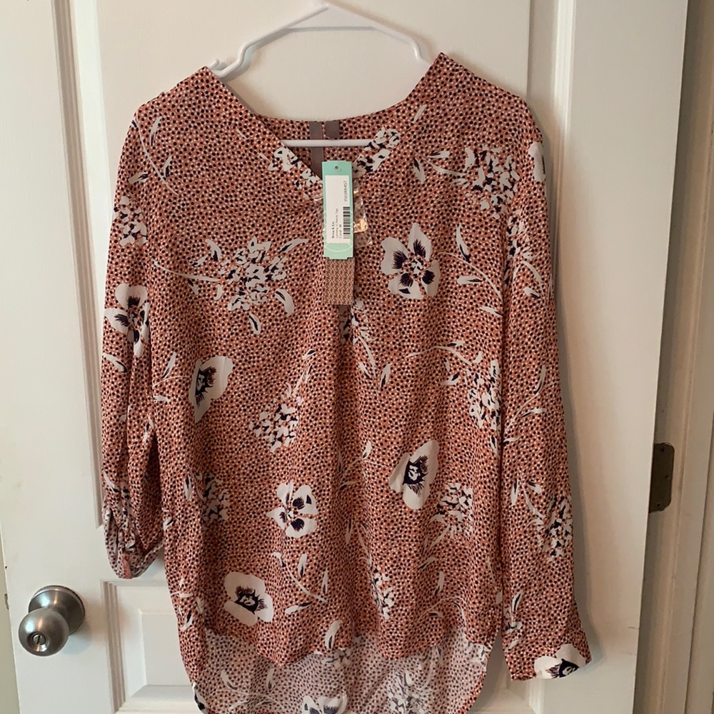 Brina & EM Lemmy V-Neck Top in Coral Size Medium